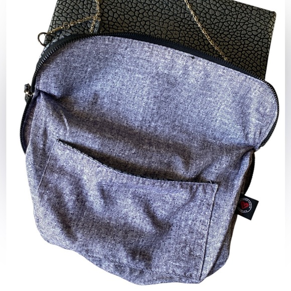 URBAN EXPRESSIONS Textured Snake-print Fold-over Crossbody Baguette Shoulder Bag - Picture 13 of 15